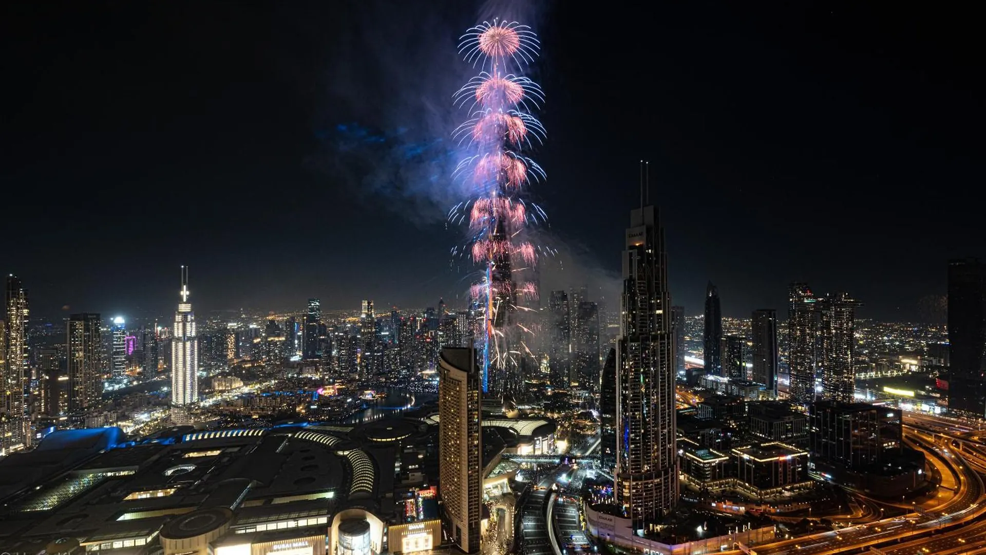 Exclusive Front Row Seats To Burj Khalifa Fireworks From Penthouse Level, Downtown Dubai Apartment United Arab Emirates