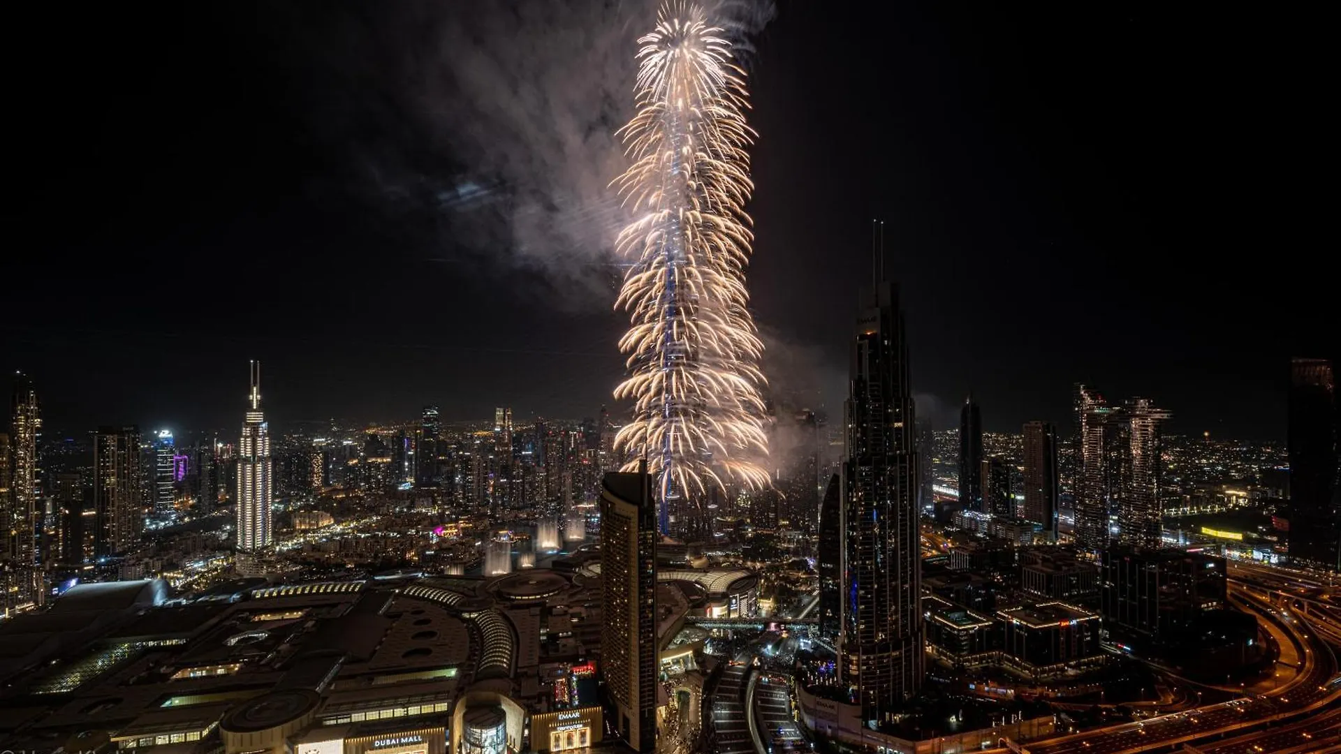 Exclusive Front Row Seats To Burj Khalifa Fireworks From Penthouse Level, Downtown Dubai Apartment